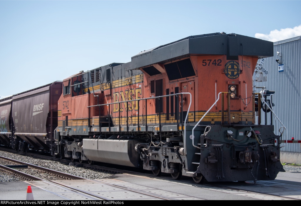BNSF 5742 Rear